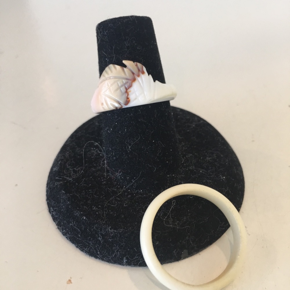 Seashell rings in ivory color, two. Plain is size 8, carved size 5. 1 owner.